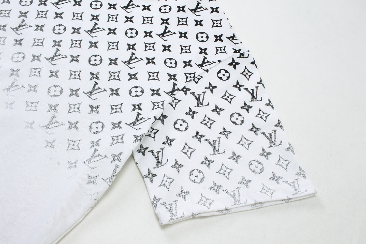 LOUIS VUITTON Monogram White T-Shirt